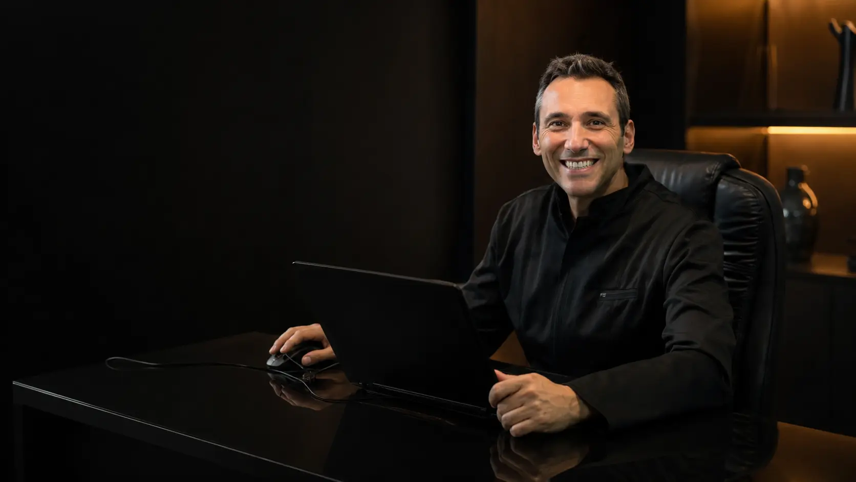 Peterson Mendes, nutricionista esportivo na Barra da Tijuca, em seu consultório