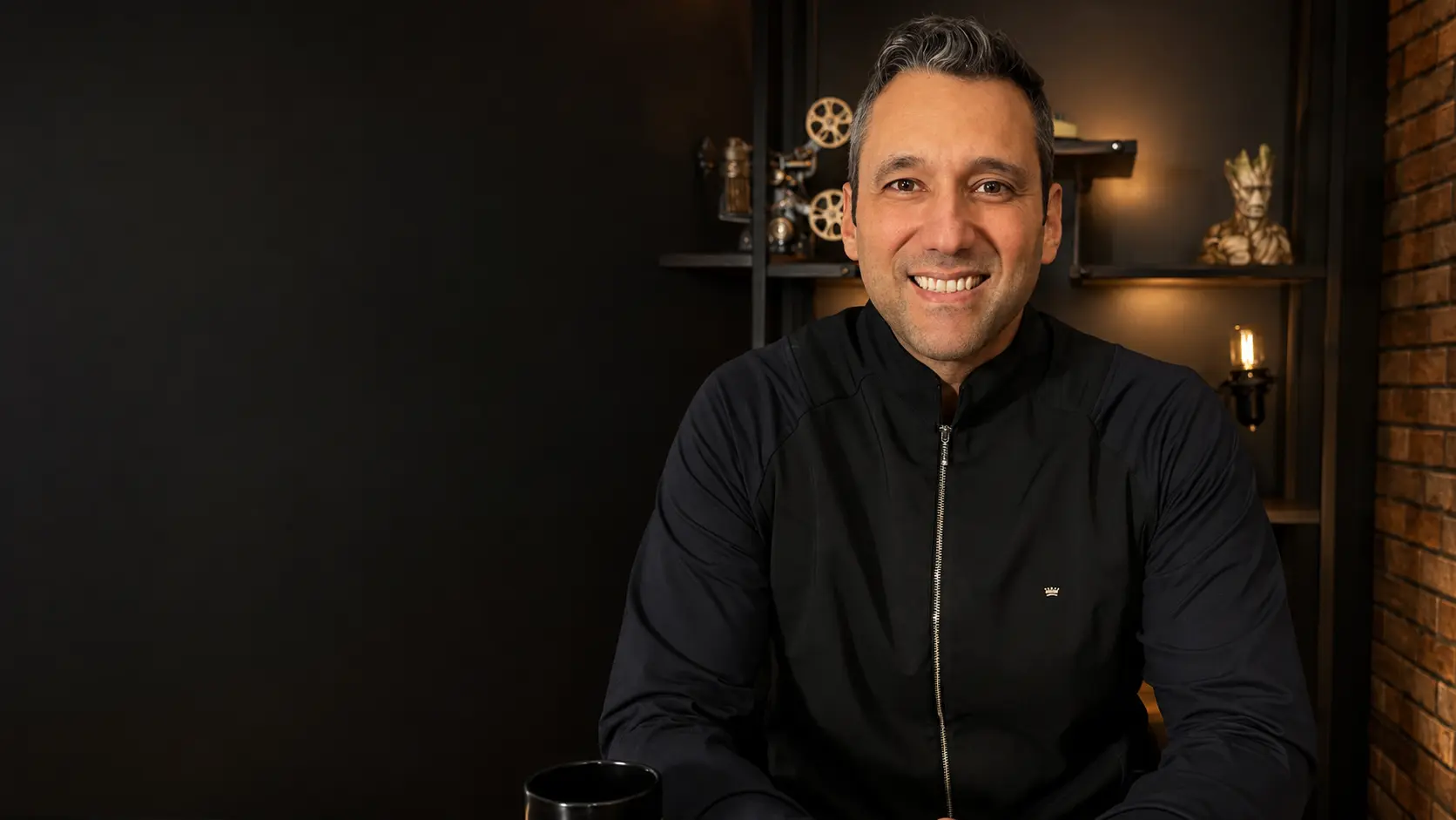 Peterson Mendes, nutricionista esportivo no Rio de Janeiro, em seu consultório